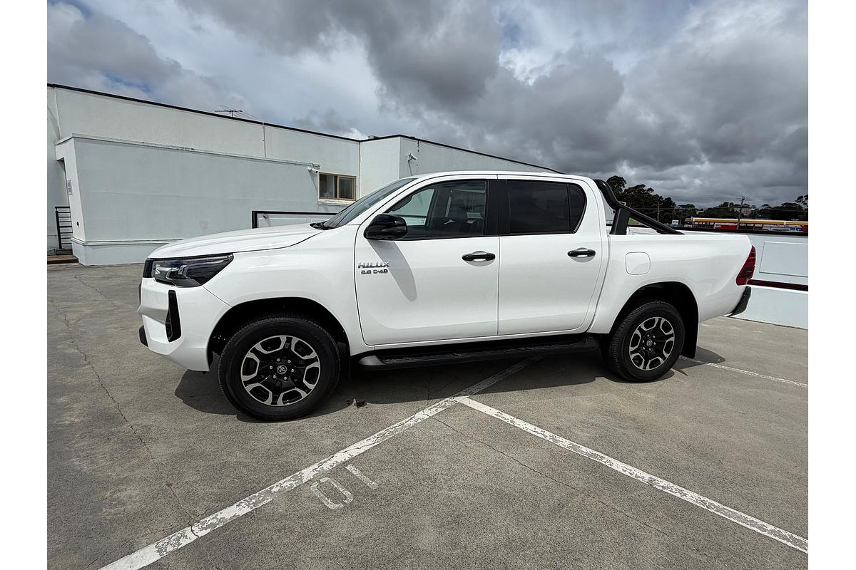 2024 Toyota Hilux SR5 48V GUN126R 4X4