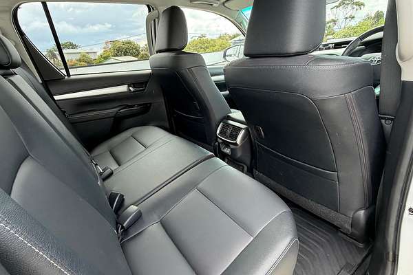 2024 Toyota Hilux SR5 48V GUN126R 4X4