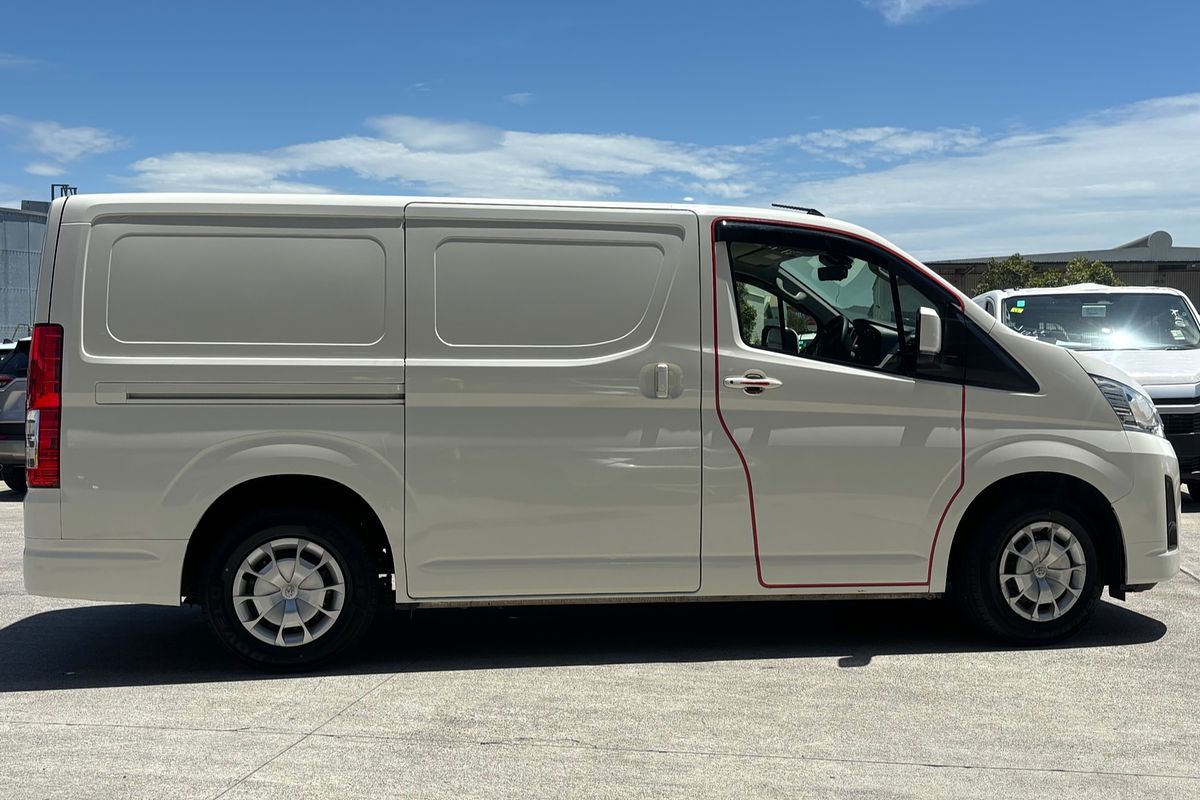 2024 Toyota Hiace GDH300R
