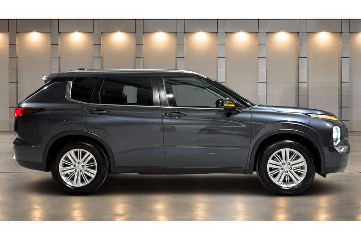 2024 Mitsubishi Outlander LS ZM