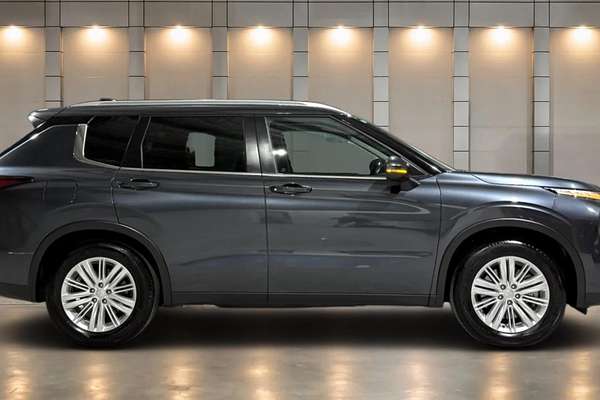 2024 Mitsubishi Outlander LS ZM