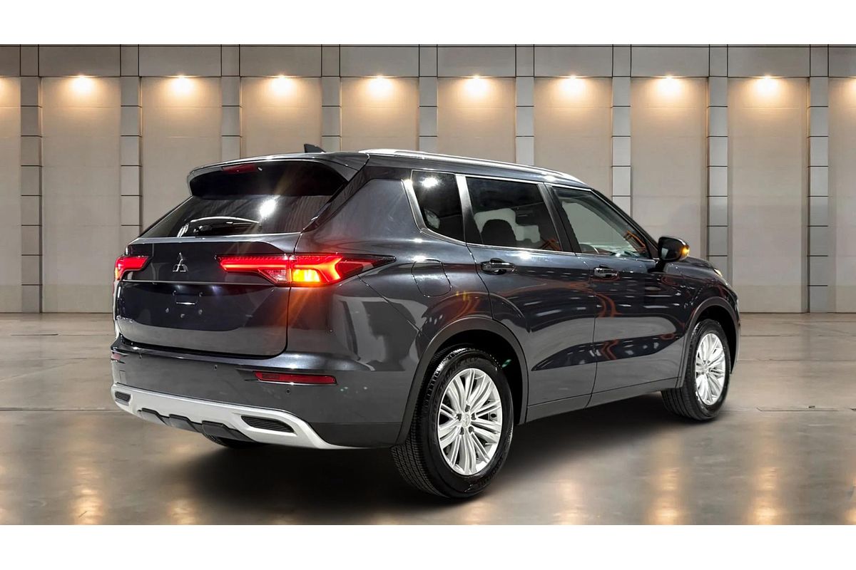 2024 Mitsubishi Outlander LS ZM