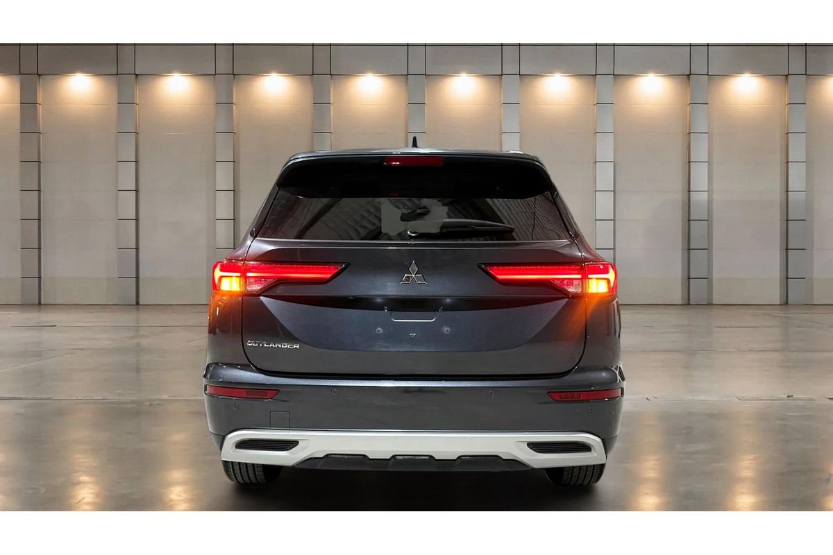 2024 Mitsubishi Outlander LS ZM