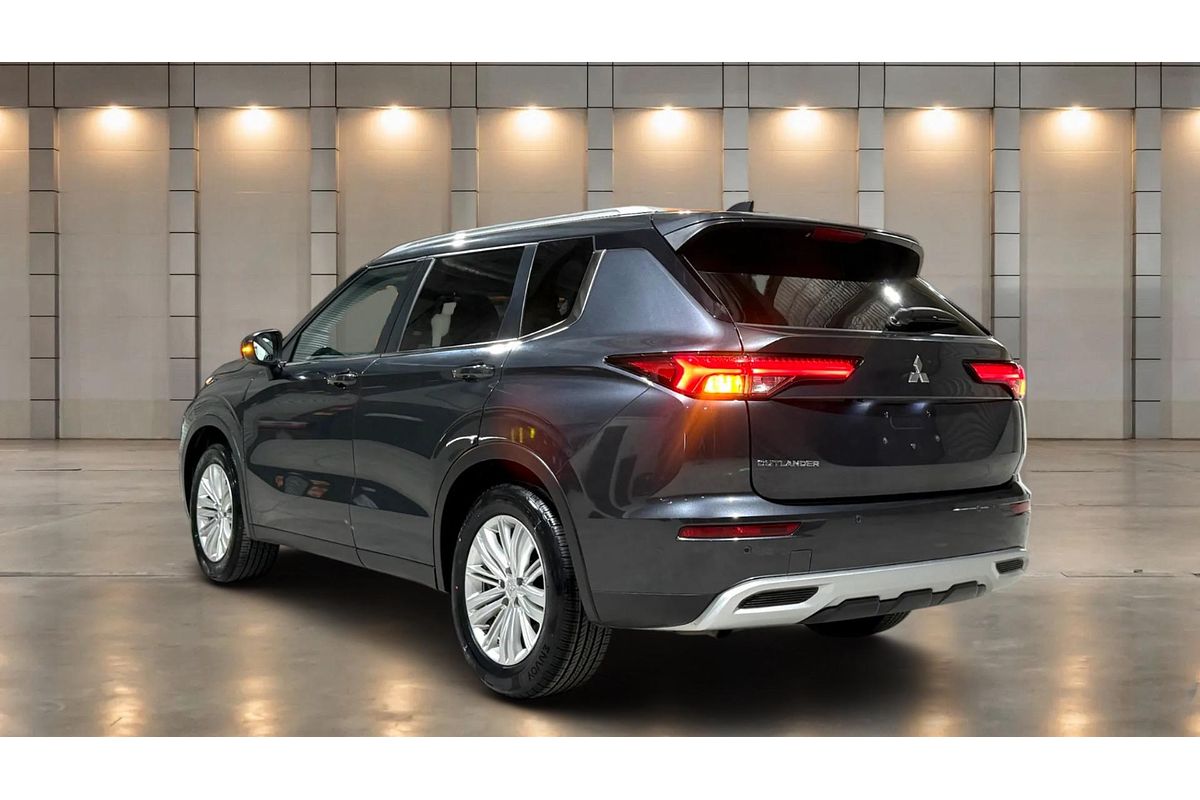 2024 Mitsubishi Outlander LS ZM