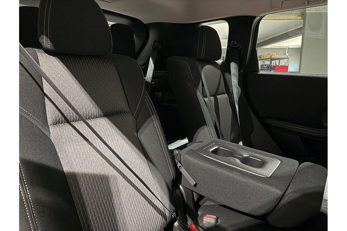 2024 Mitsubishi Outlander LS ZM