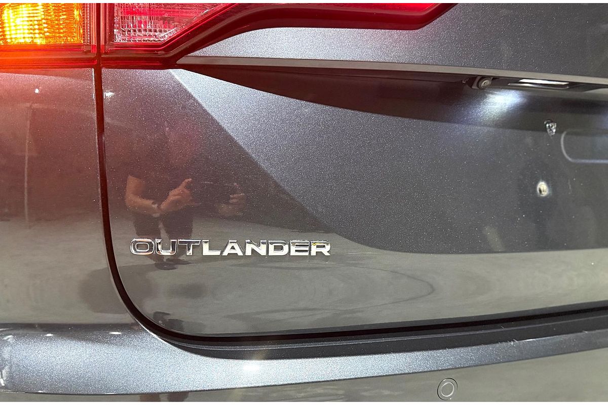 2024 Mitsubishi Outlander LS ZM