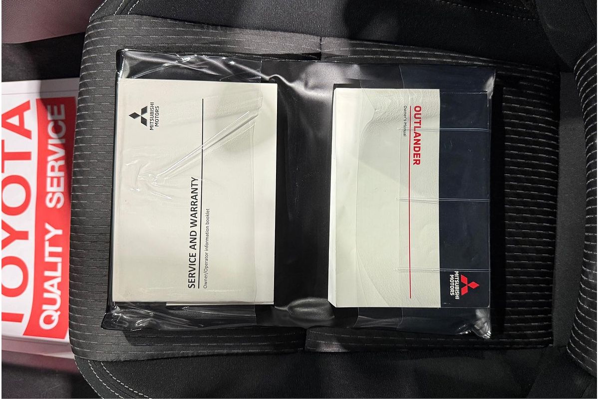 2024 Mitsubishi Outlander LS ZM