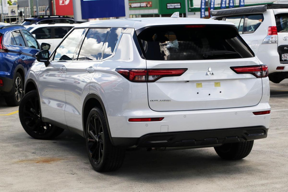 2024 Mitsubishi Outlander LS ZM