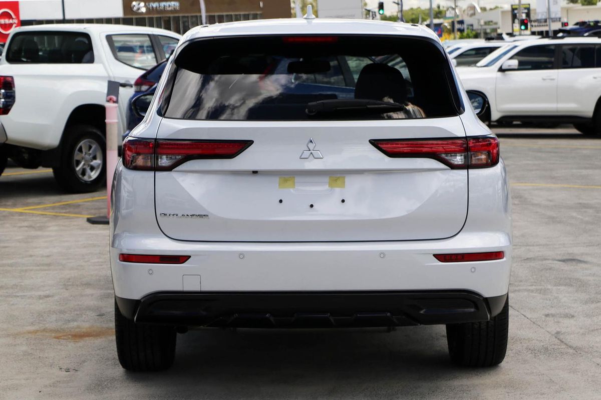 2024 Mitsubishi Outlander LS ZM