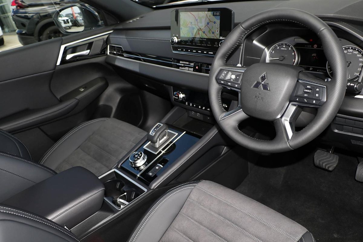 2024 Mitsubishi Outlander LS ZM