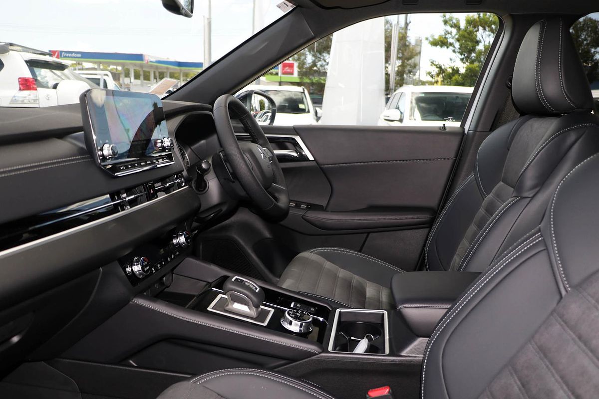 2024 Mitsubishi Outlander LS ZM