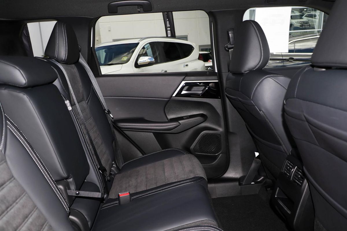 2024 Mitsubishi Outlander LS ZM