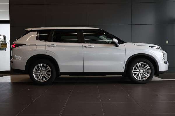 2022 Mitsubishi Outlander ES ZM