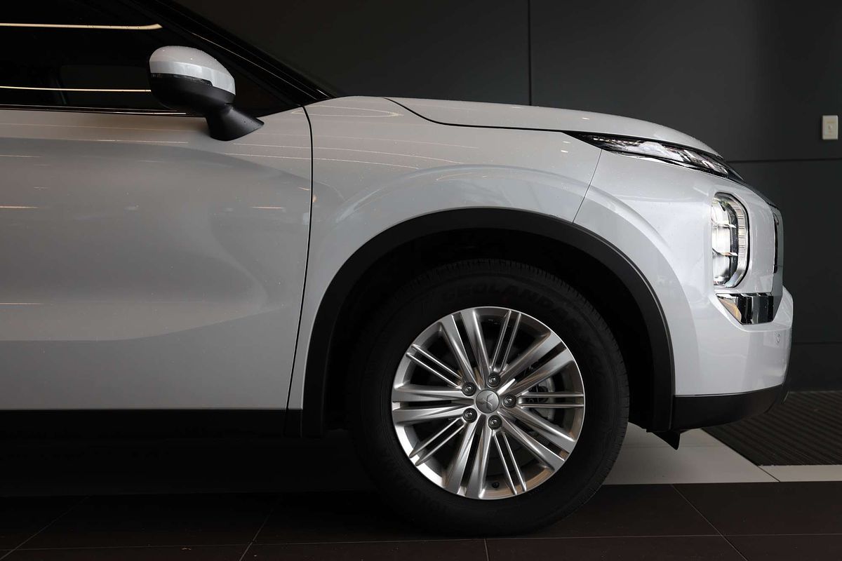 2022 Mitsubishi Outlander ES ZM