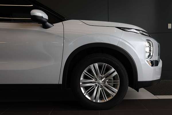 2022 Mitsubishi Outlander ES ZM