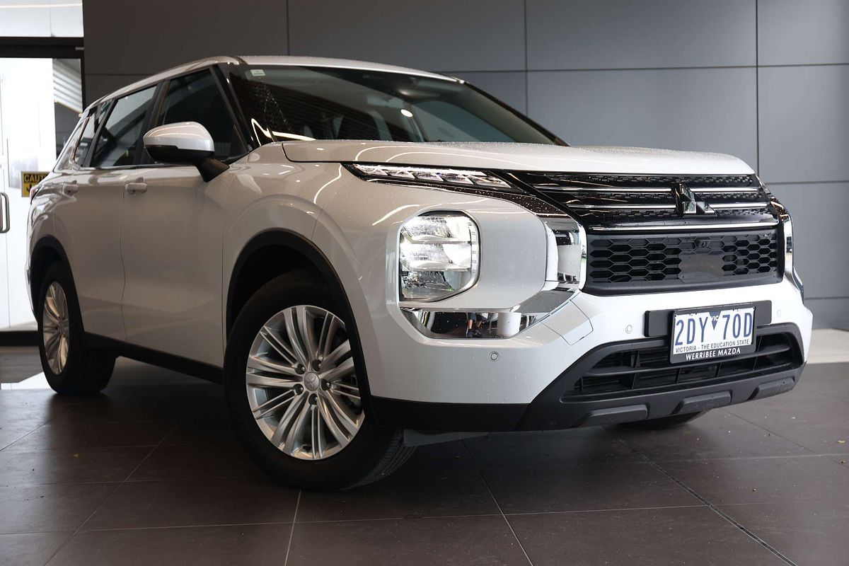 2022 Mitsubishi Outlander ES ZM