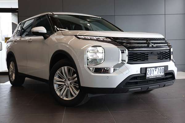 2022 Mitsubishi Outlander ES ZM