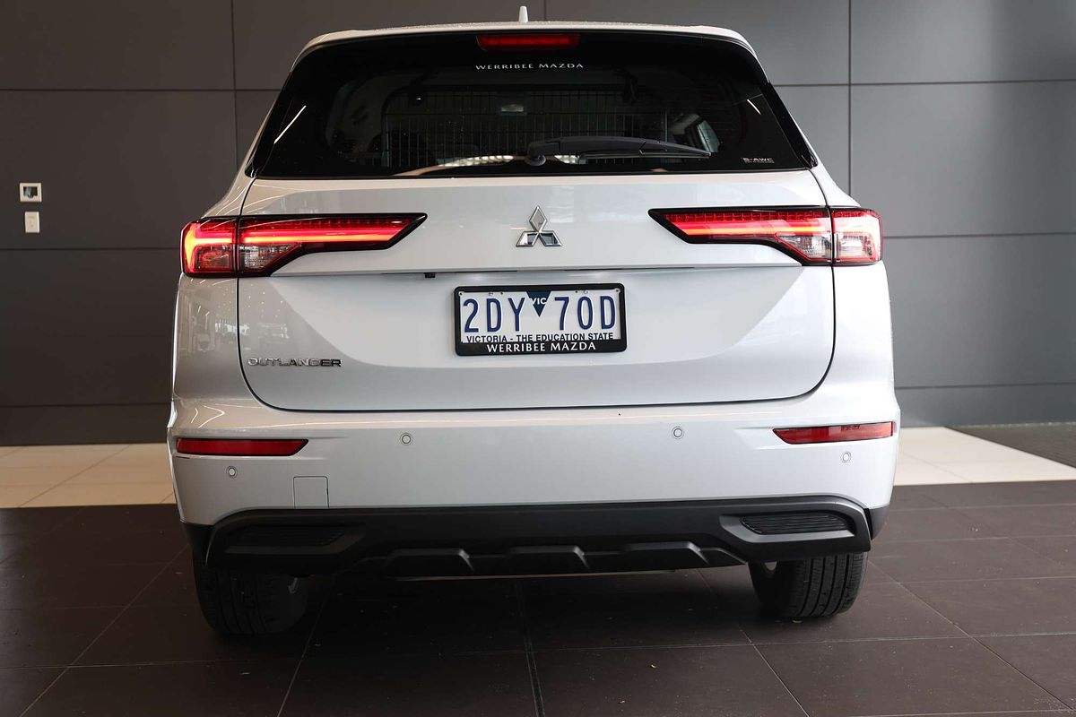 2022 Mitsubishi Outlander ES ZM