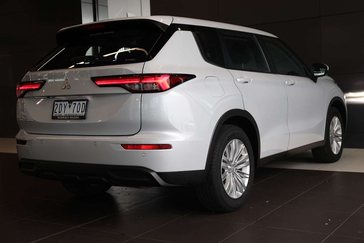 2022 Mitsubishi Outlander ES ZM