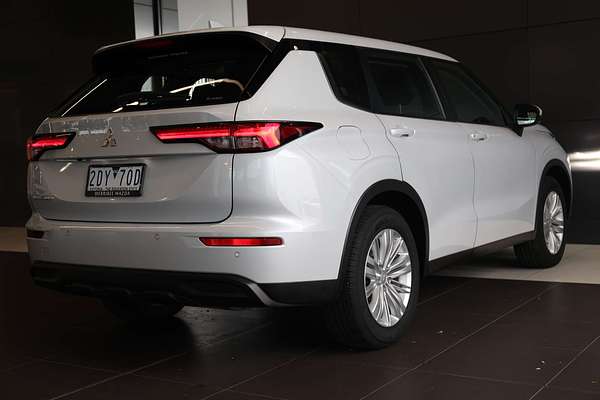 2022 Mitsubishi Outlander ES ZM