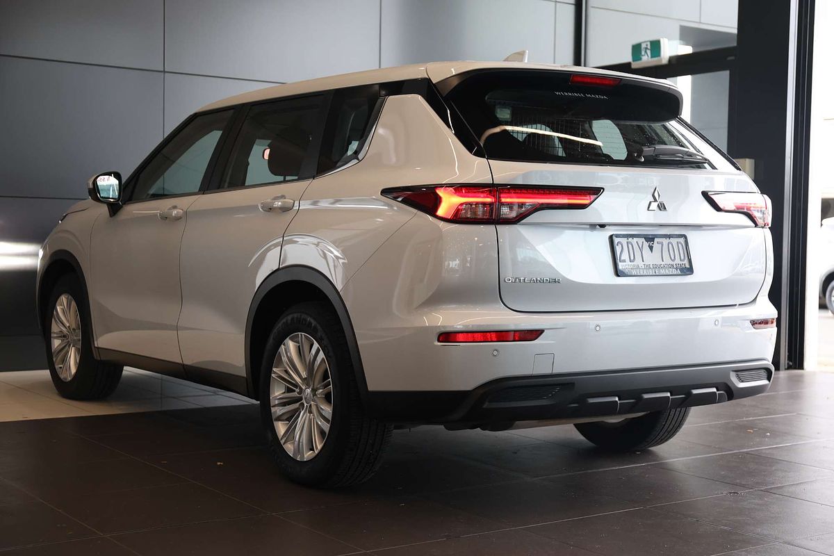 2022 Mitsubishi Outlander ES ZM
