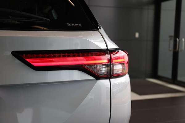 2022 Mitsubishi Outlander ES ZM