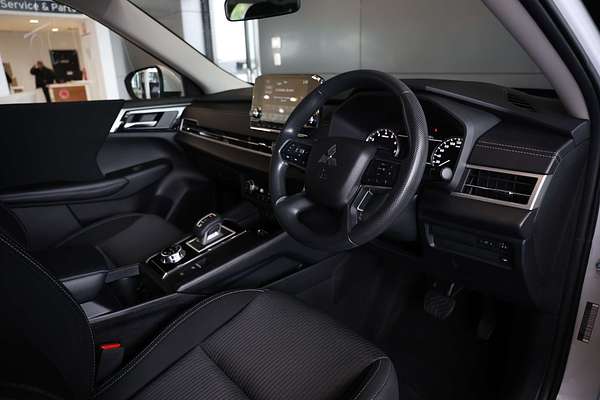 2022 Mitsubishi Outlander ES ZM