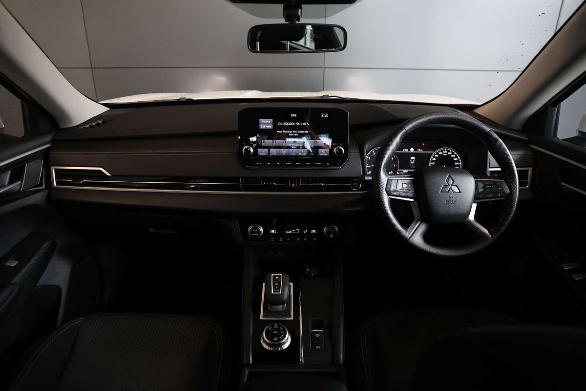 2022 Mitsubishi Outlander ES ZM