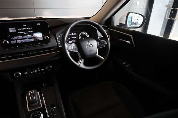 2022 Mitsubishi Outlander ES ZM