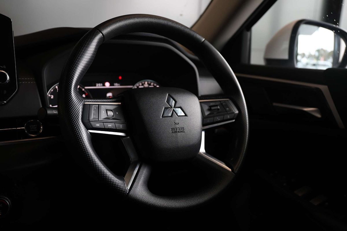 2022 Mitsubishi Outlander ES ZM