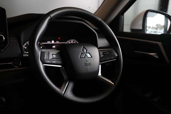 2022 Mitsubishi Outlander ES ZM