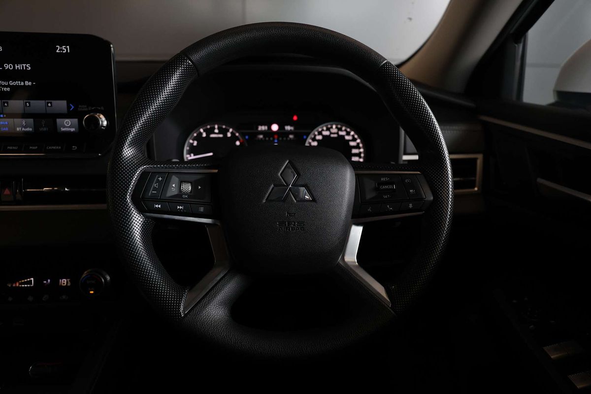 2022 Mitsubishi Outlander ES ZM