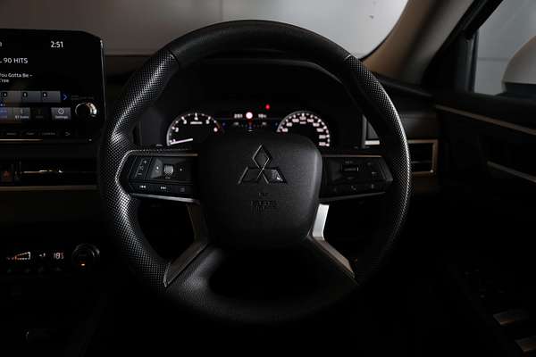 2022 Mitsubishi Outlander ES ZM