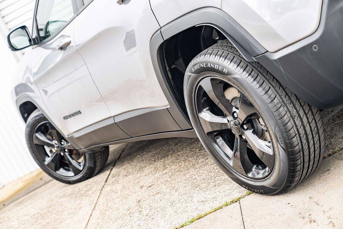 2019 Jeep Cherokee Night Eagle KL