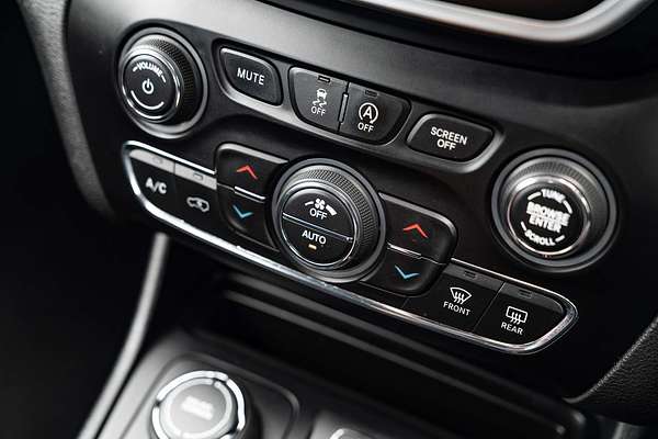 2019 Jeep Cherokee Night Eagle KL