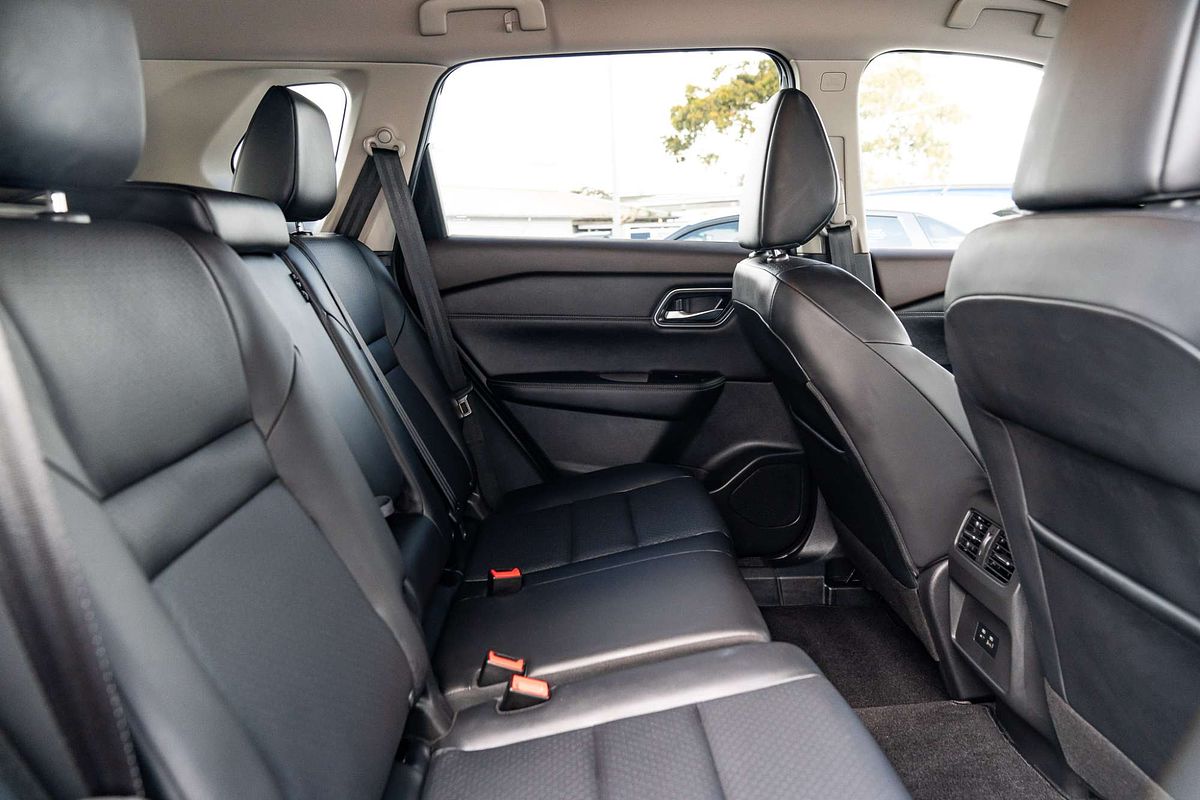 2025 Nissan X-TRAIL ST-L T33