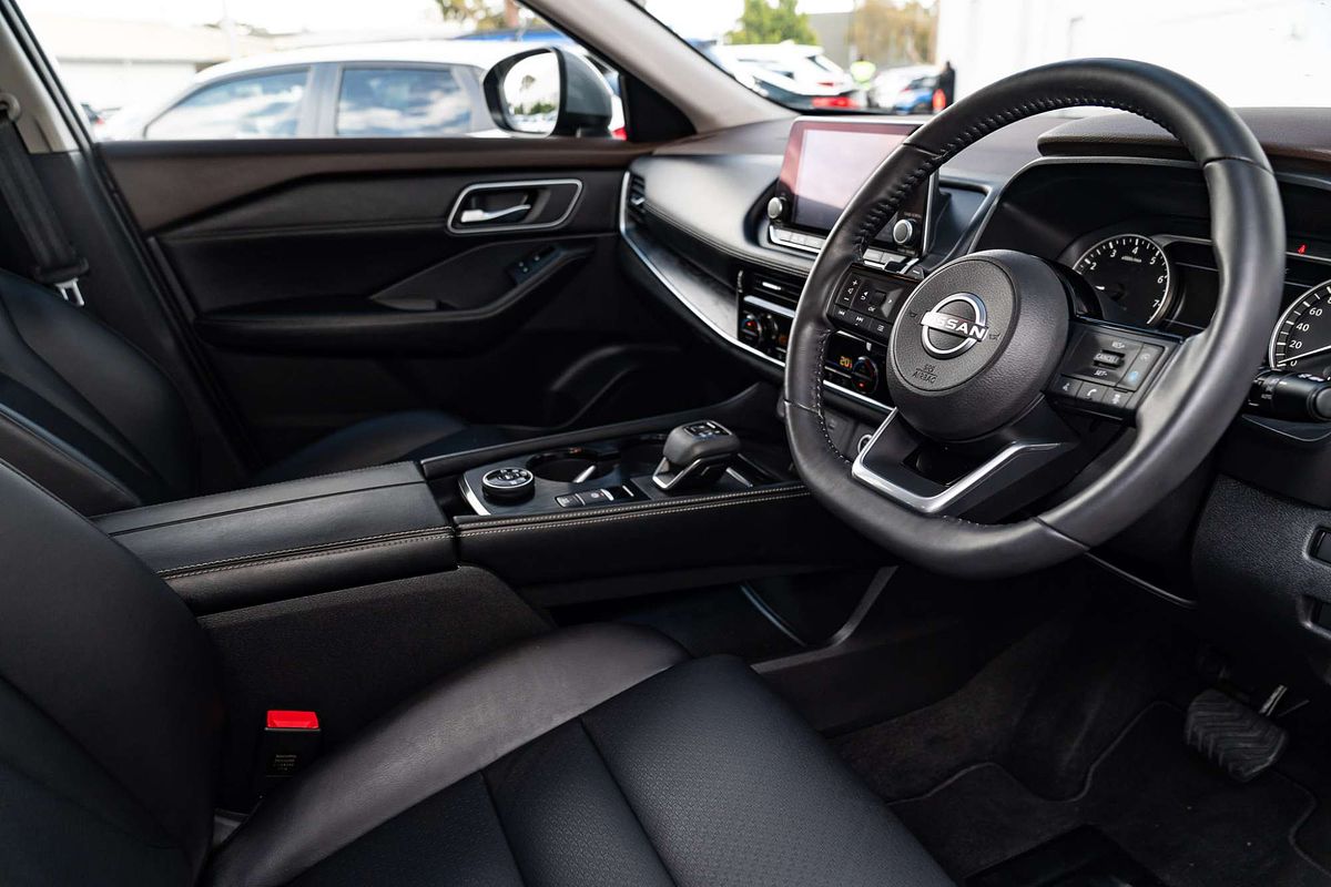 2025 Nissan X-TRAIL ST-L T33