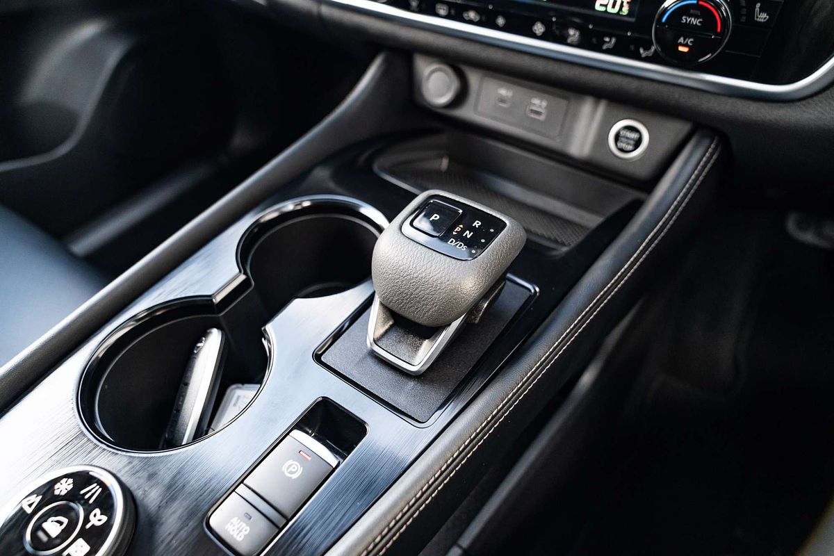 2025 Nissan X-TRAIL ST-L T33