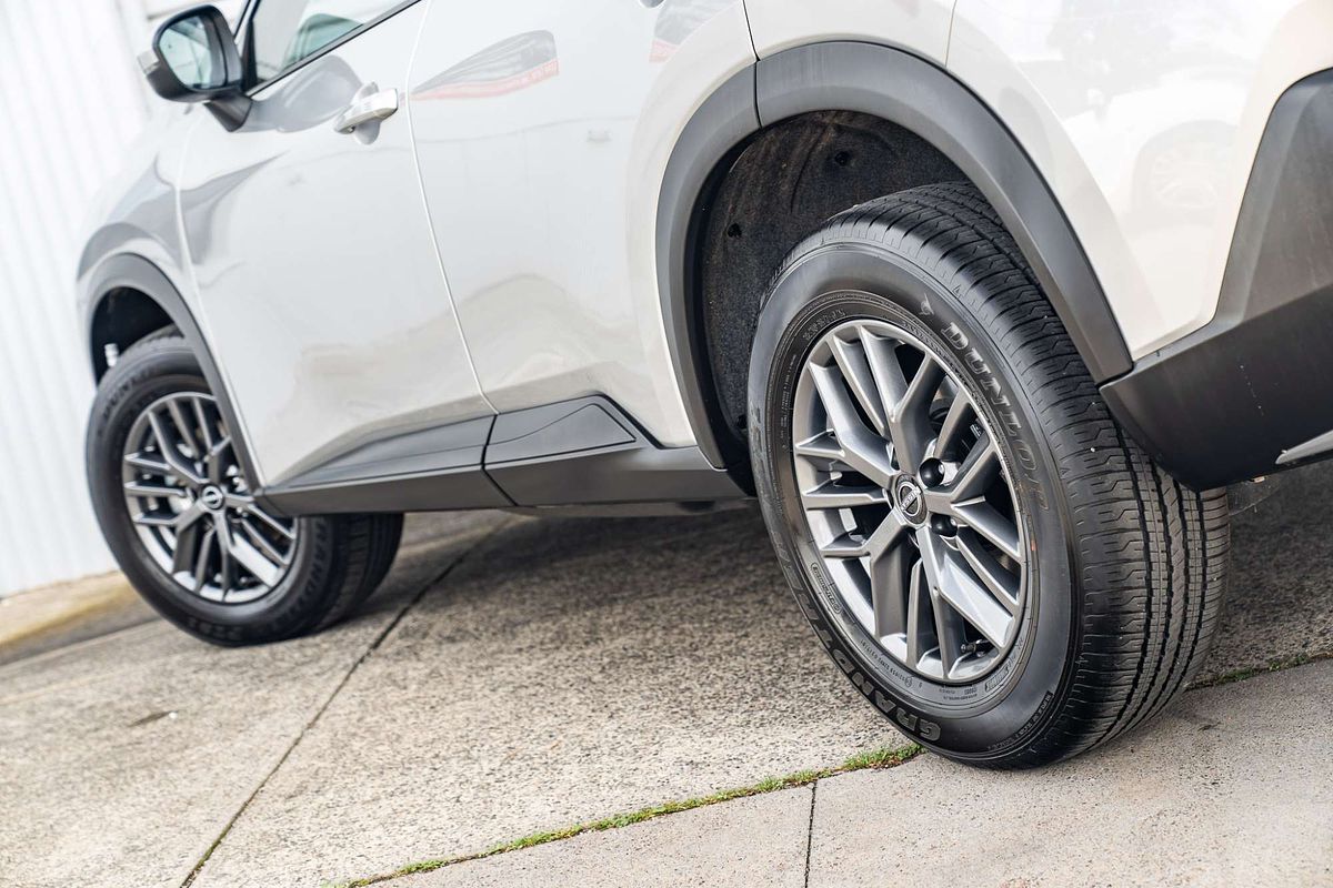 2025 Nissan X-TRAIL ST T33