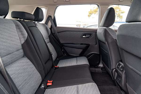 2025 Nissan X-TRAIL ST T33