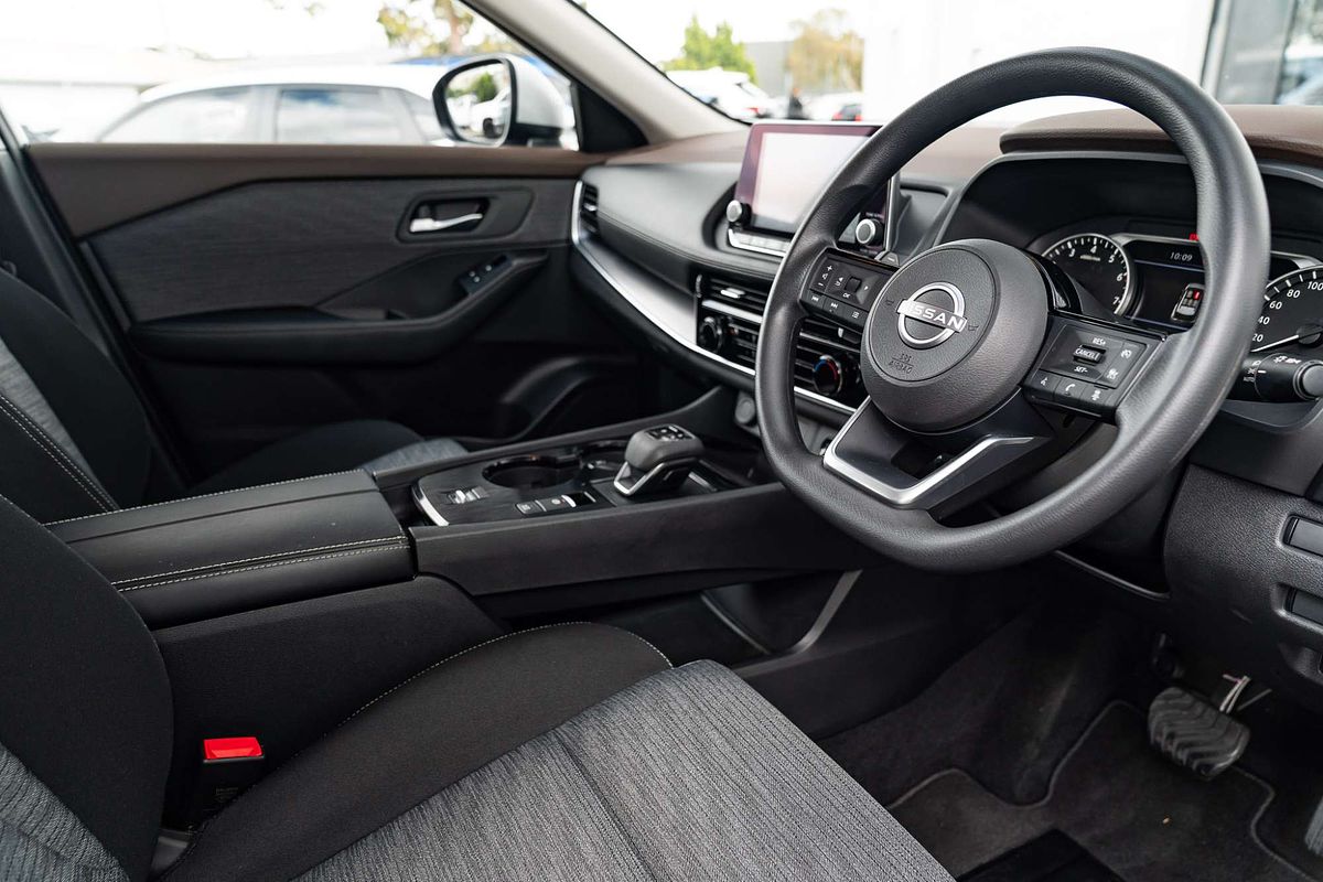 2025 Nissan X-TRAIL ST T33