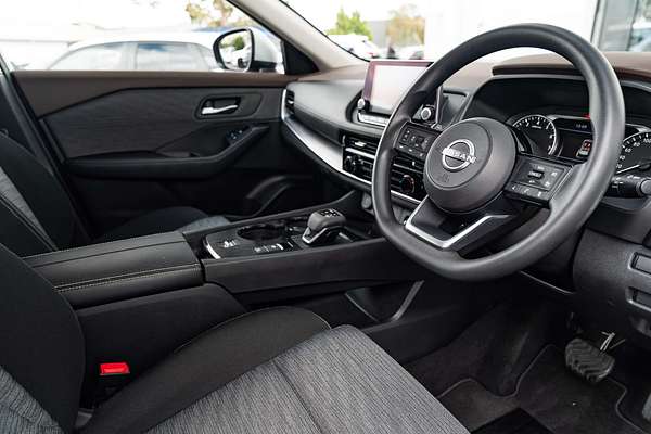 2025 Nissan X-TRAIL ST T33