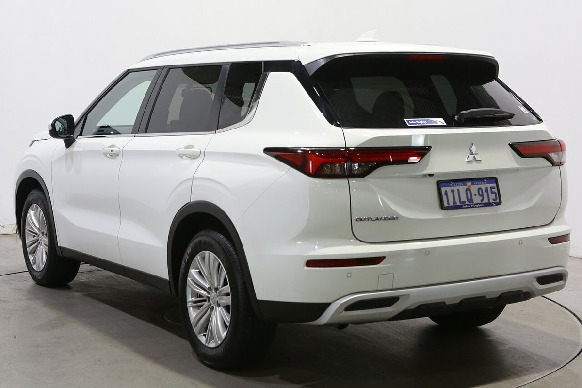 2024 Mitsubishi Outlander LS ZM