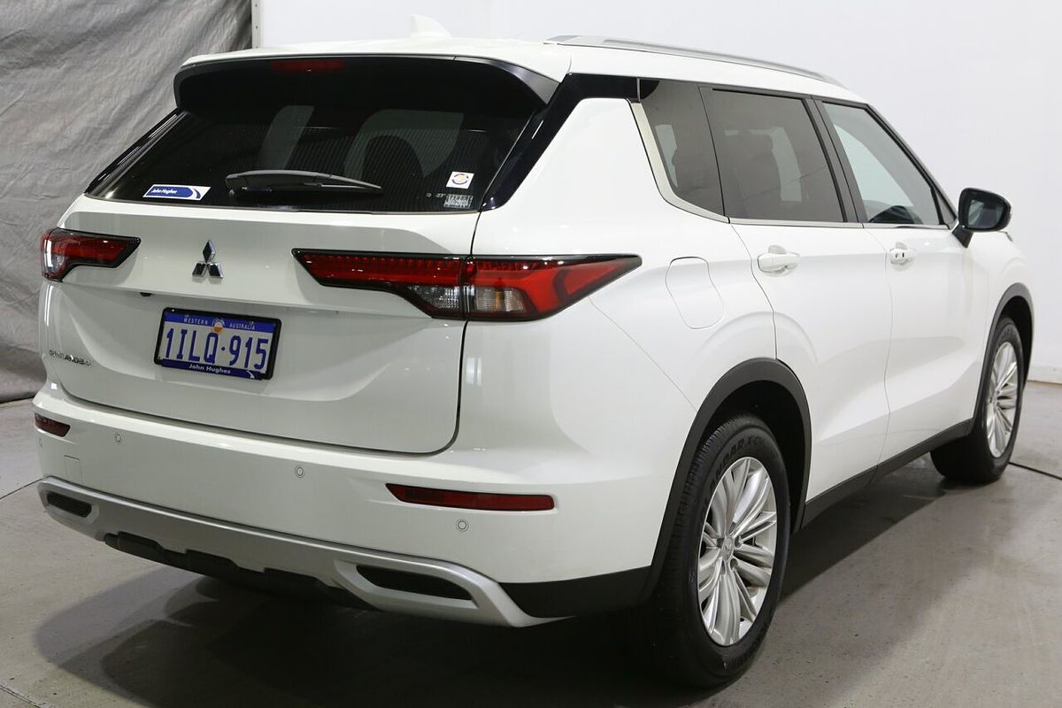 2024 Mitsubishi Outlander LS ZM