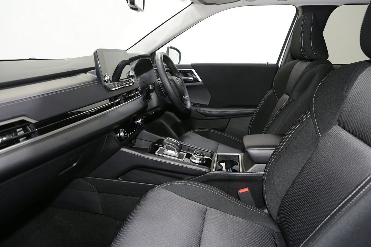 2024 Mitsubishi Outlander LS ZM