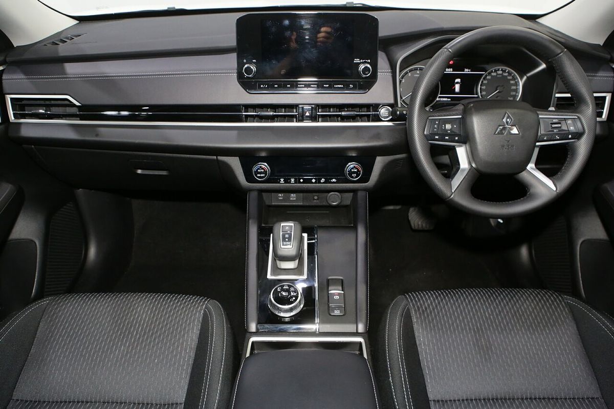 2024 Mitsubishi Outlander LS ZM