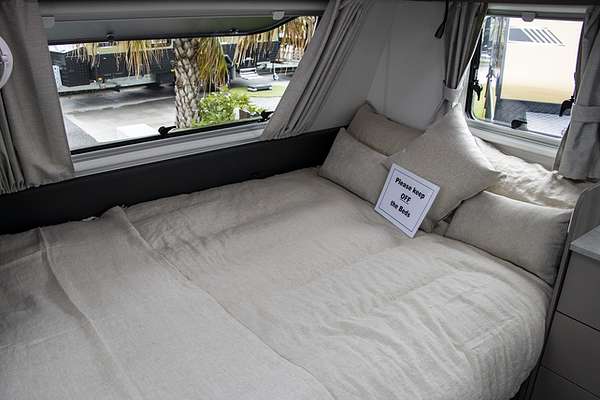 2025 Jayco JOURNEY CARAVAN 23.72-2.OB.JY-MY24