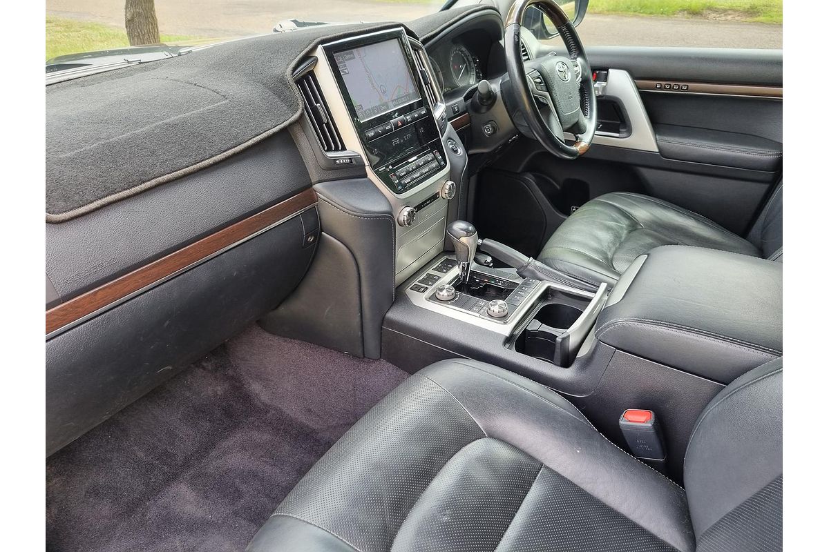 2018 Toyota Landcruiser Sahara VDJ200R