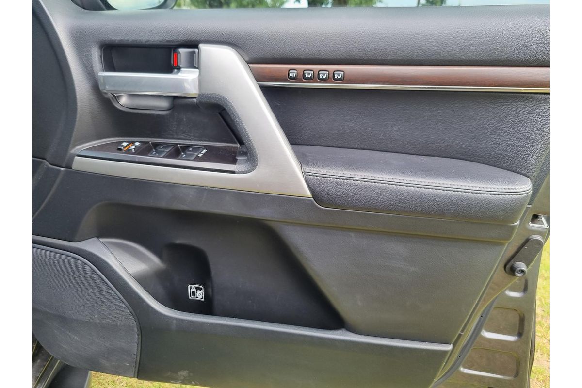 2018 Toyota Landcruiser Sahara VDJ200R