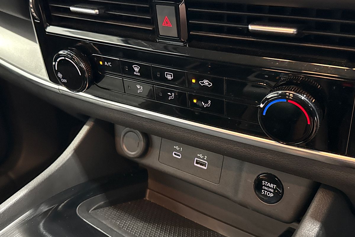 2024 Nissan X-TRAIL ST T33